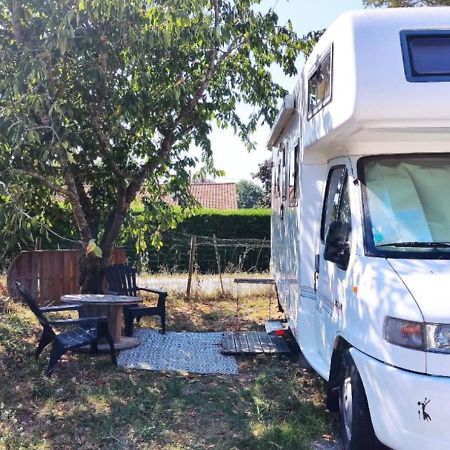 Charmant camping-car à la campagne Labessiere-Candeil Exterior foto